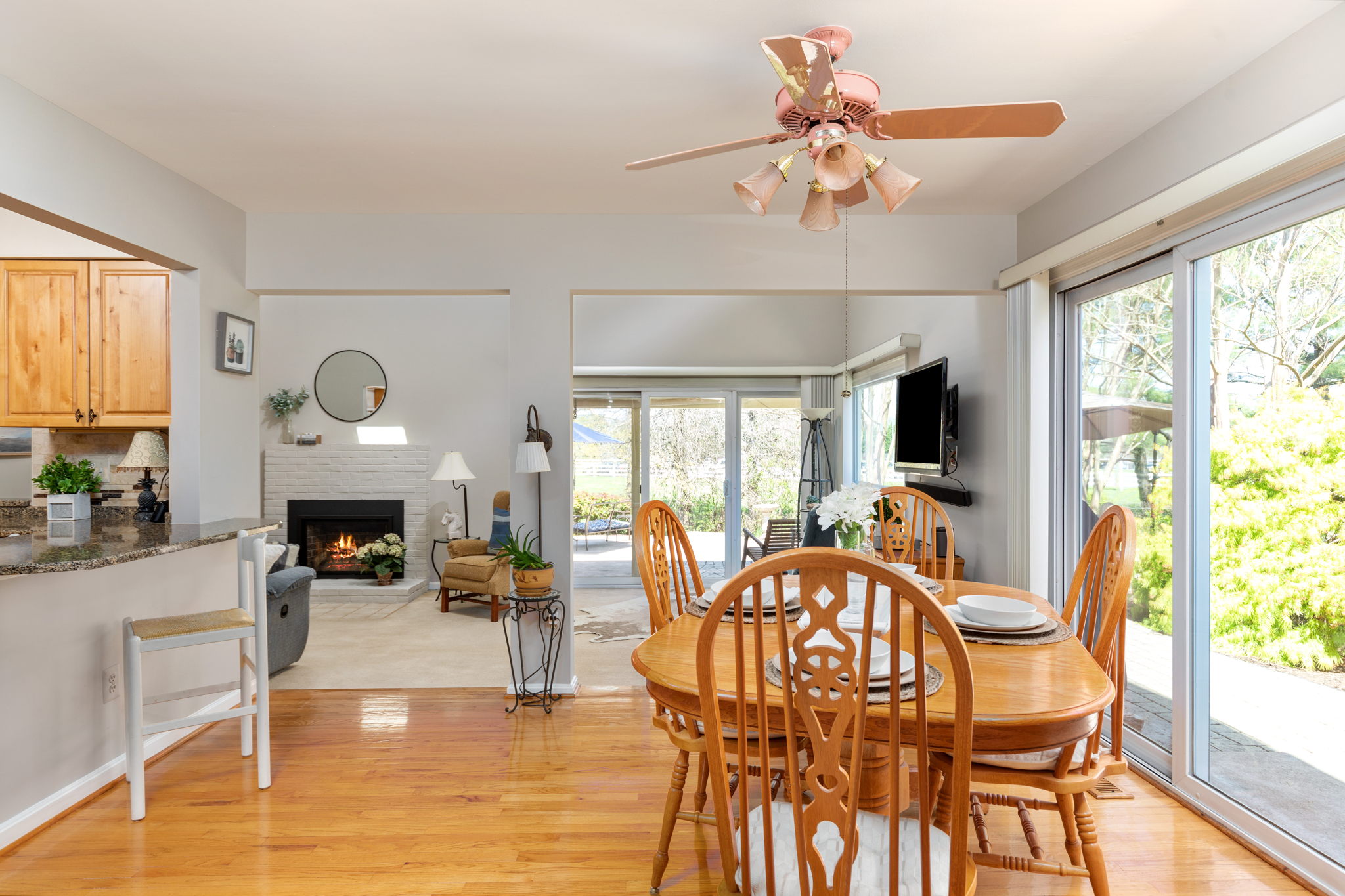 13922 Deviar Dr, Centreville, VA 20120, USA Photo 6