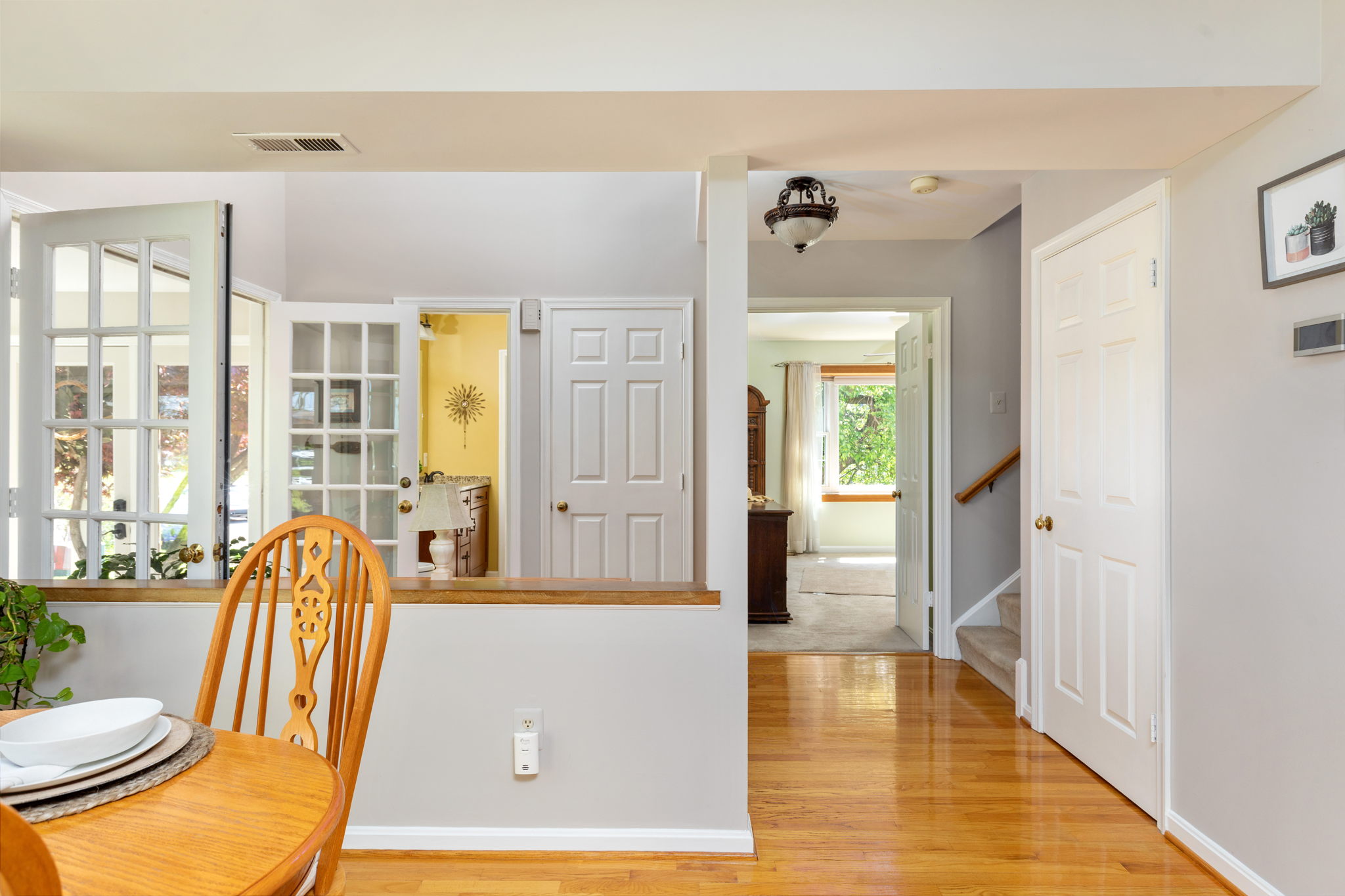 13922 Deviar Dr, Centreville, VA 20120, USA Photo 5