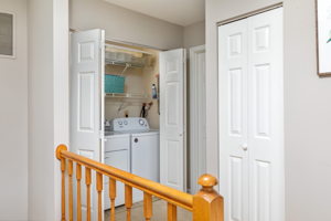 13922 Deviar Dr, Centreville, VA 20120, USA Photo 19