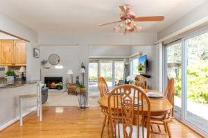 13922 Deviar Dr, Centreville, VA 20120, USA Photo 6