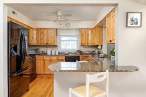 13922 Deviar Dr, Centreville, VA 20120, USA Photo 9