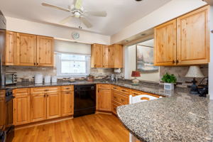 13922 Deviar Dr, Centreville, VA 20120, USA Photo 10