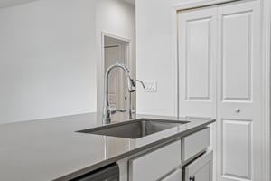 Title Wy-S2107-018.jpg