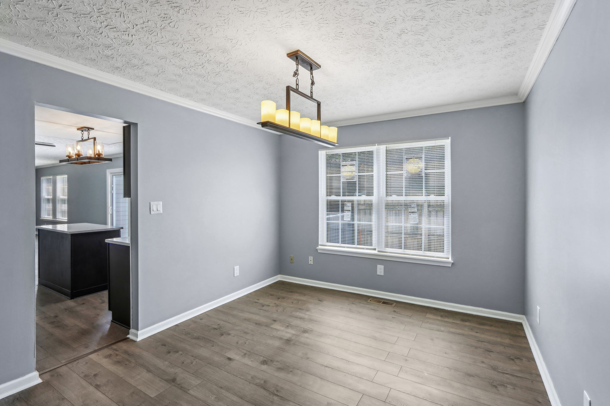 Charleswood Ct-3105-015