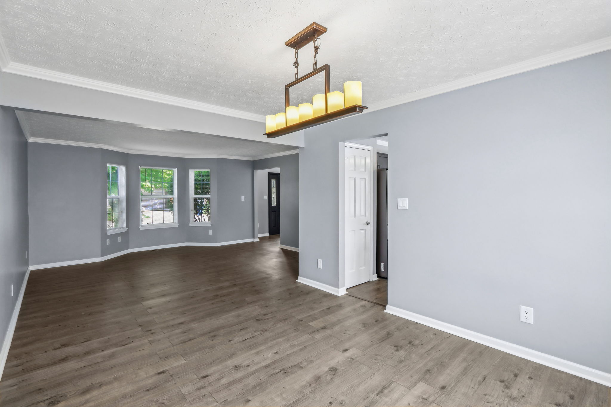 Charleswood Ct-3105-016