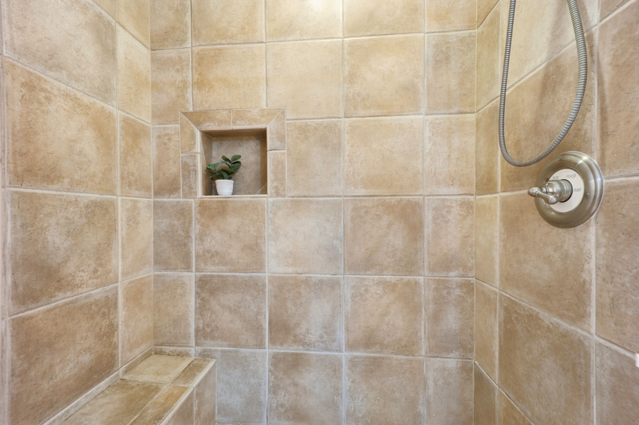 252A1185