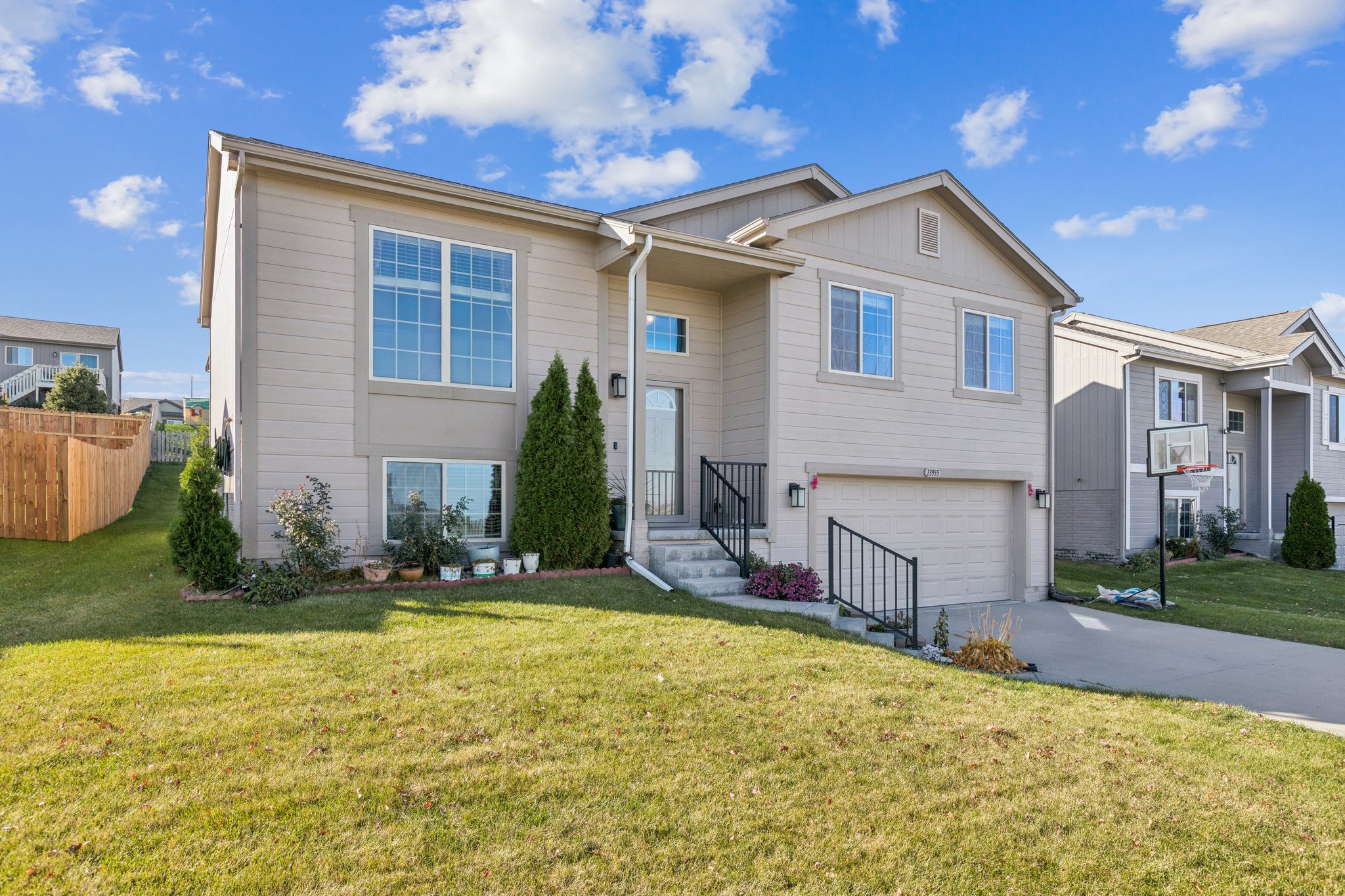 7527 - 13955 Weber St_002.jpg