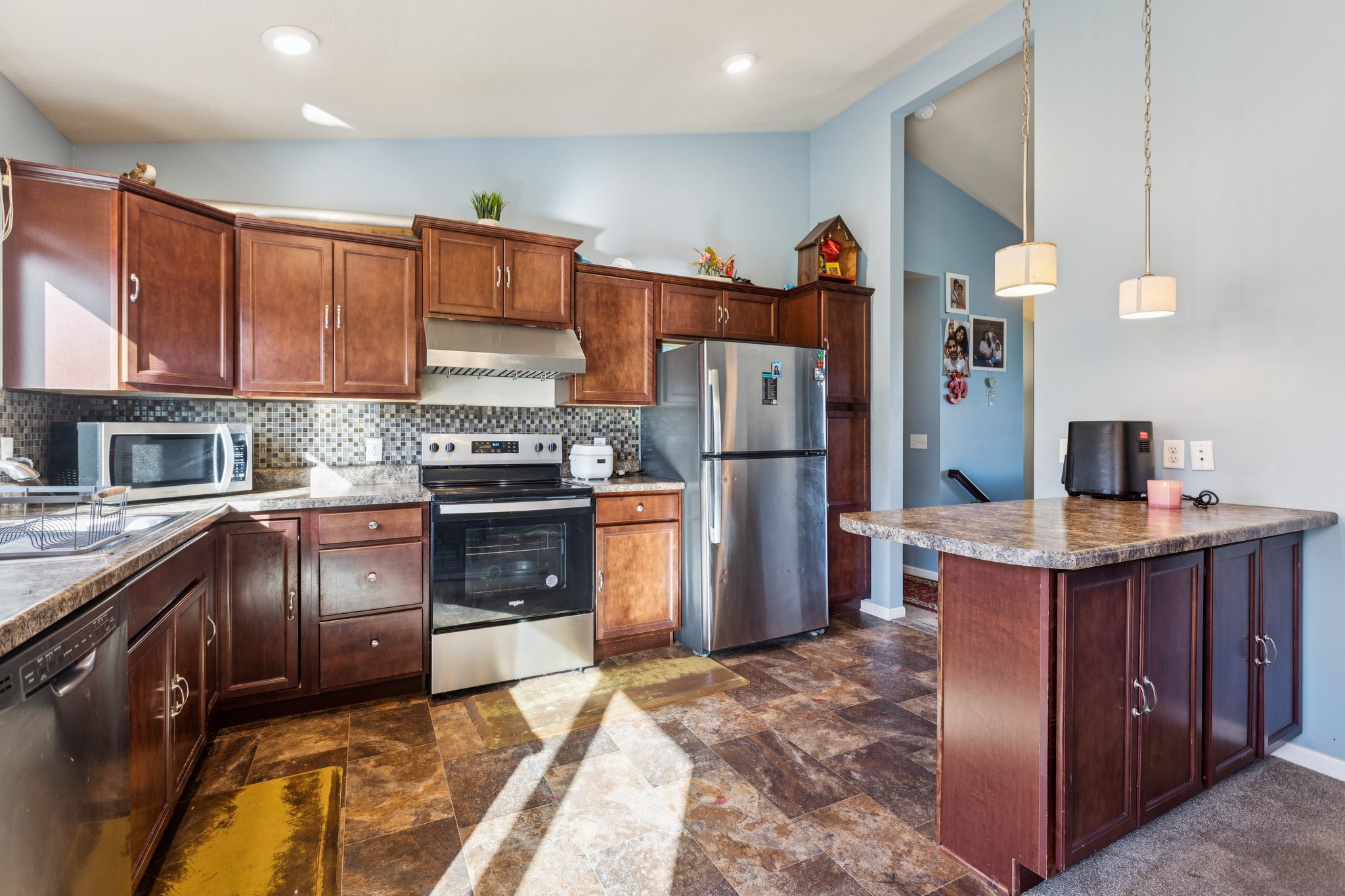 7527 - 13955 Weber St_007.jpg