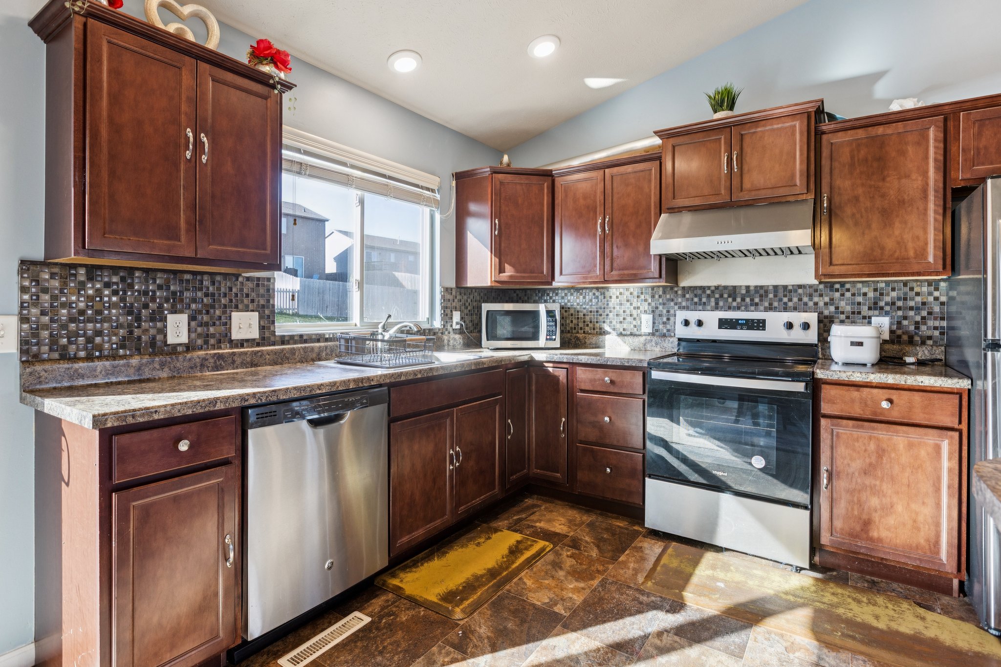 7527 - 13955 Weber St_008.jpg