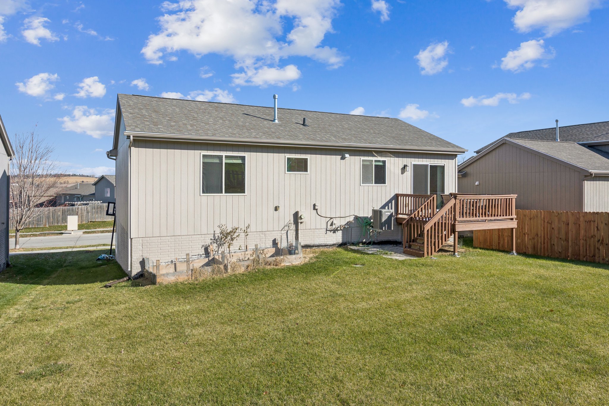 7527 - 13955 Weber St_029.jpg