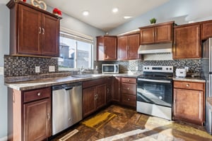 7527 - 13955 Weber St_008.jpg