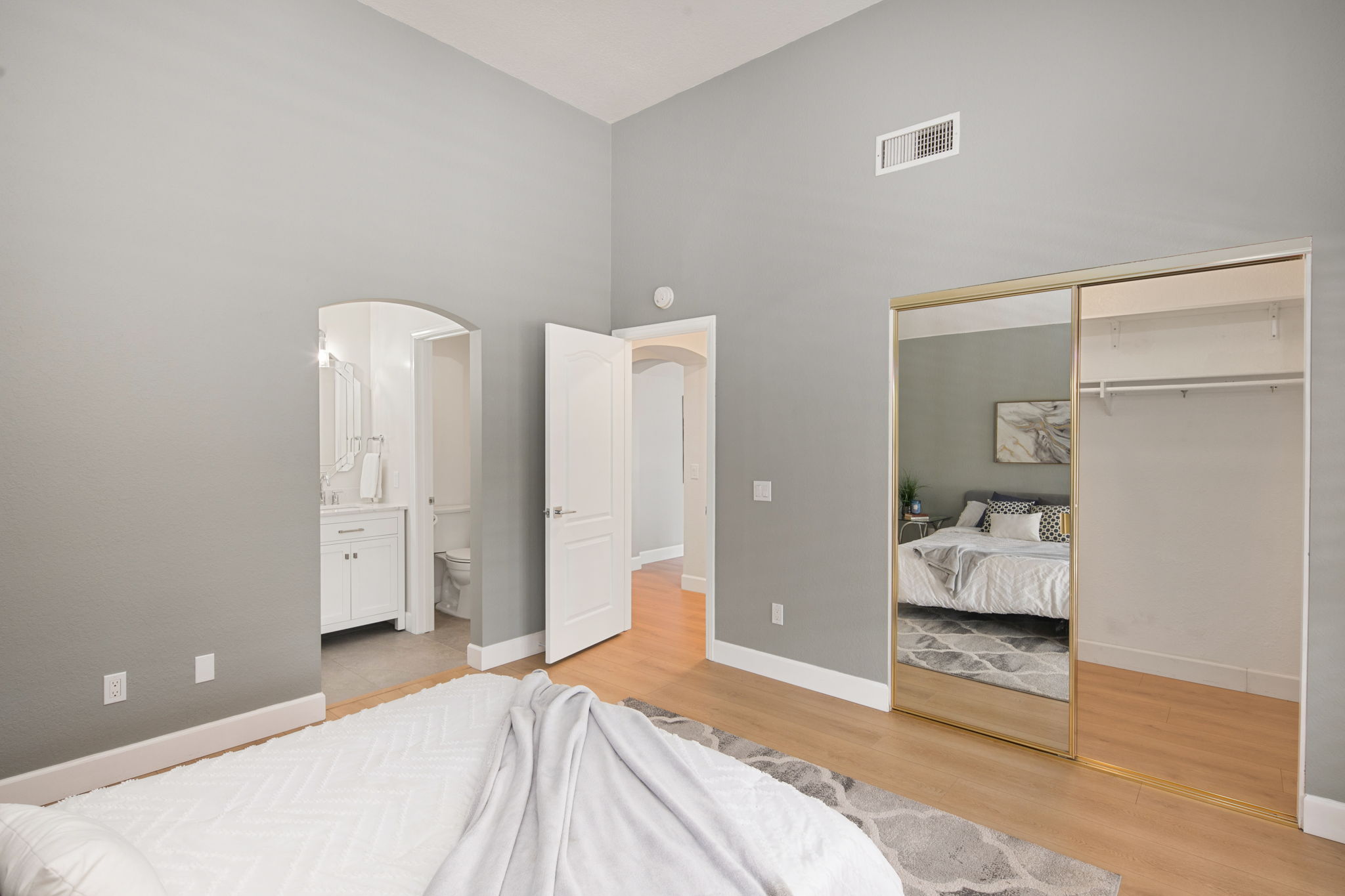 13957 Royal Melbourne Square-220