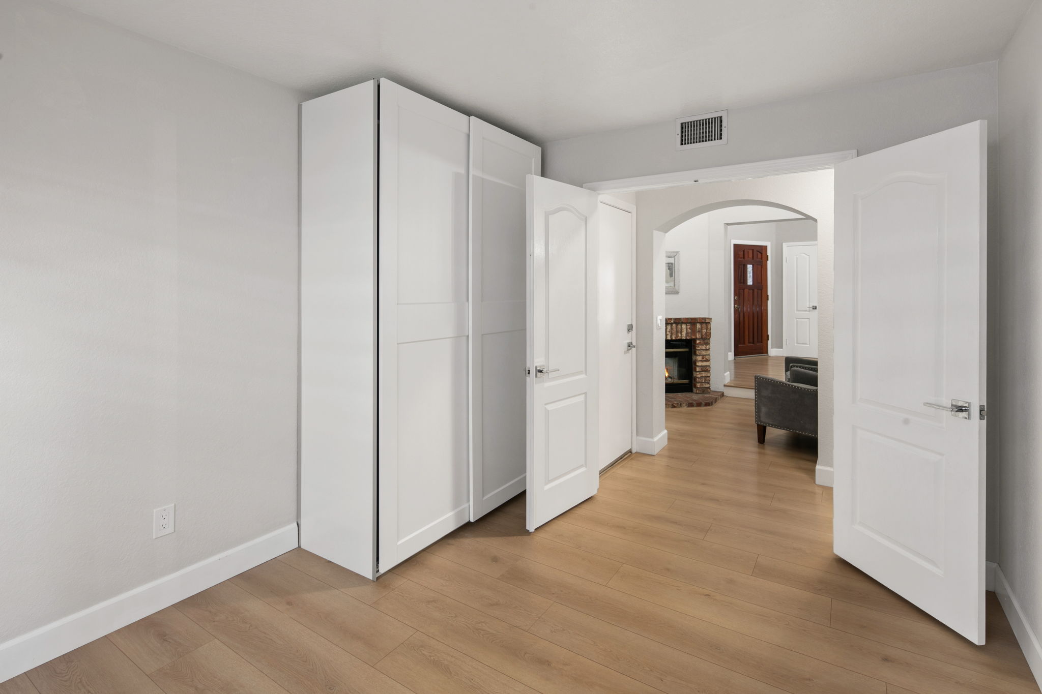 13957 Royal Melbourne Square-207