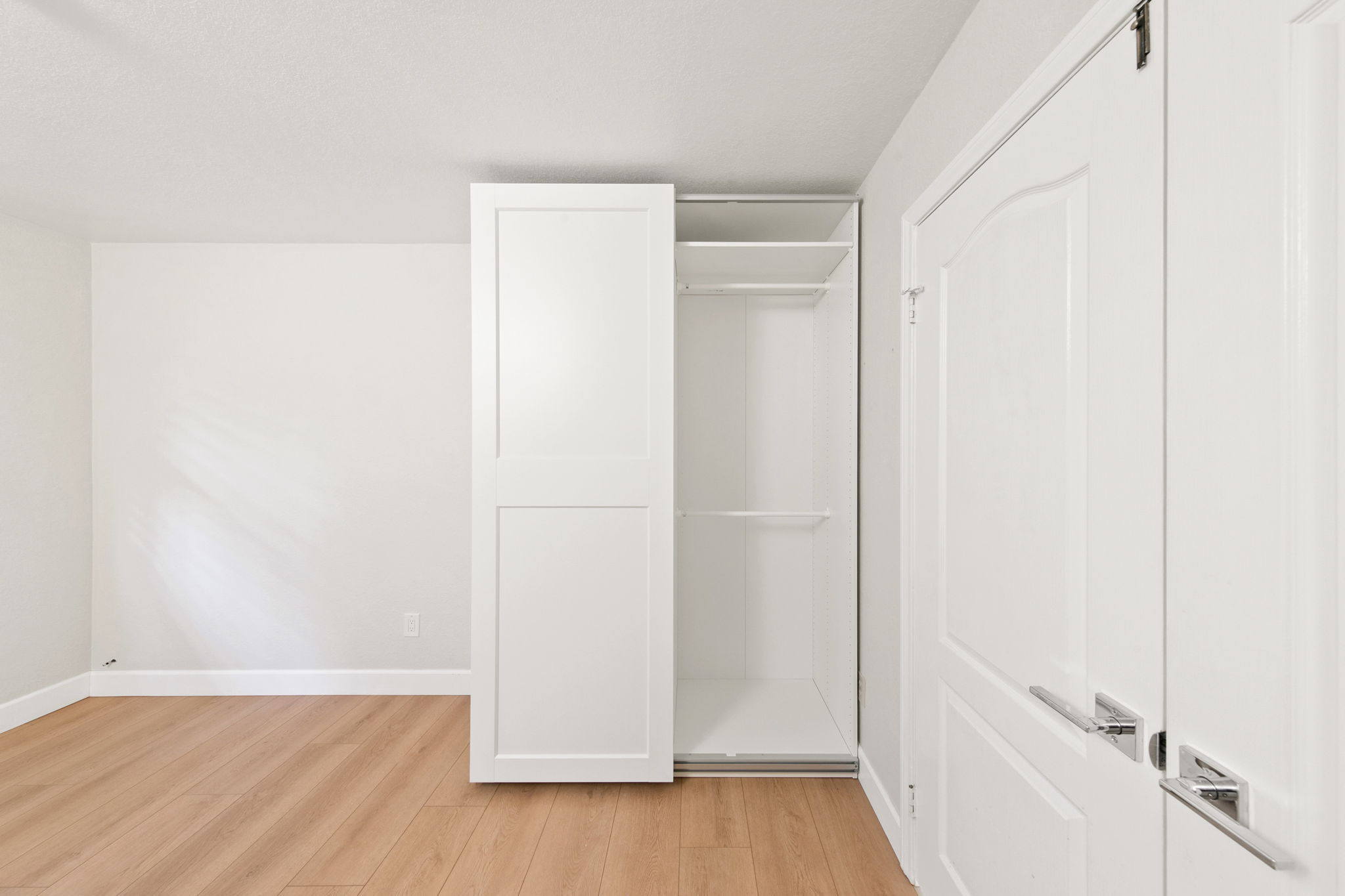 13957 Royal Melbourne Square-301