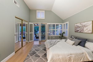 13957 Royal Melbourne Square-335