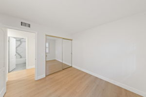 13957 Royal Melbourne Square-303
