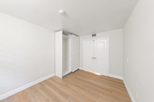 13957 Royal Melbourne Square-300