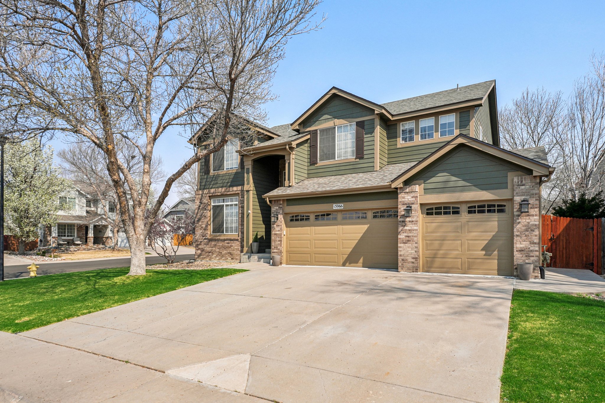 Milwaukee St-S2703-003.jpg