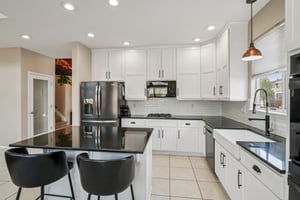 Milwaukee St-S2703-025.jpg