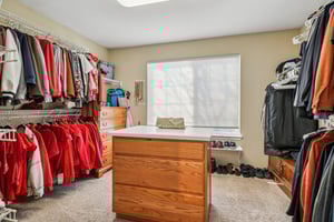 Milwaukee St-S2703-043.jpg