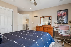 Milwaukee St-S2703-047.jpg