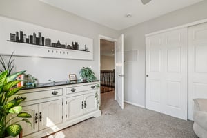 Milwaukee St-S2703-050.jpg