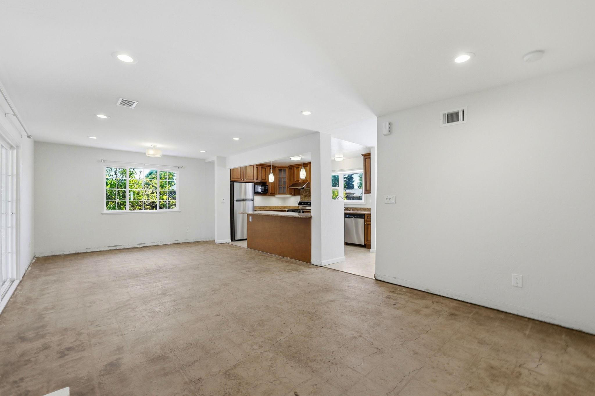 011_F8_1398 Garrans Dr