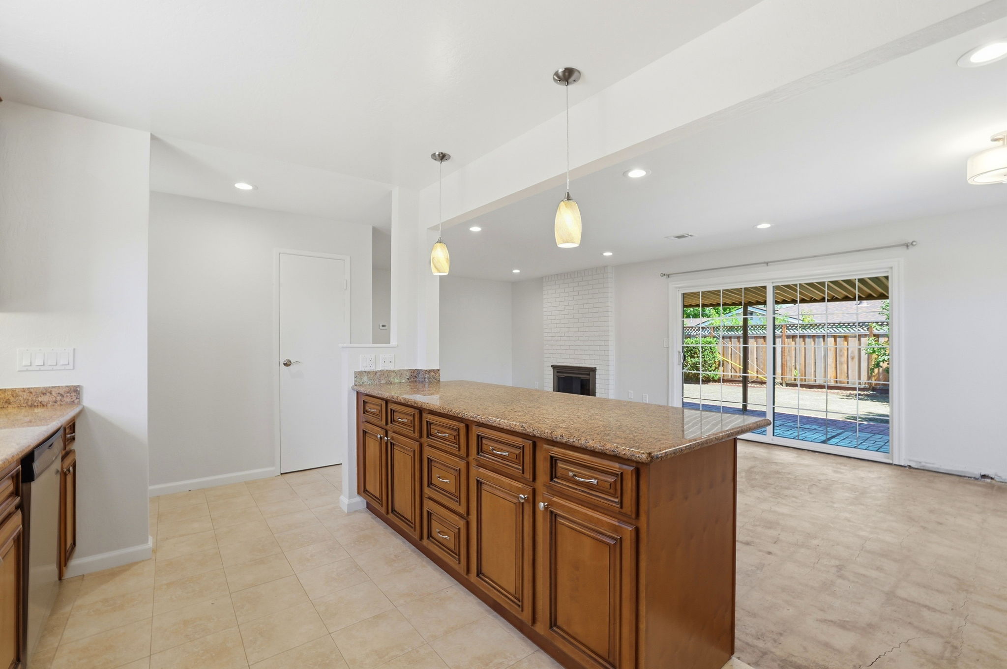 015_F8_1398 Garrans Dr