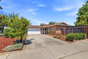 004_F8_1398 Garrans Dr