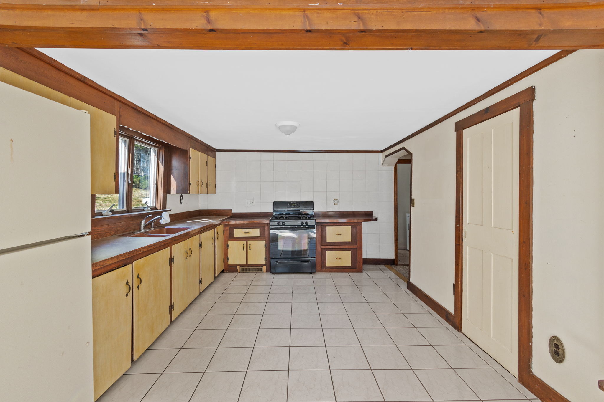 1398 Sassaquin Ave, New Bedford, MA 02745 Rich Ryan Photography