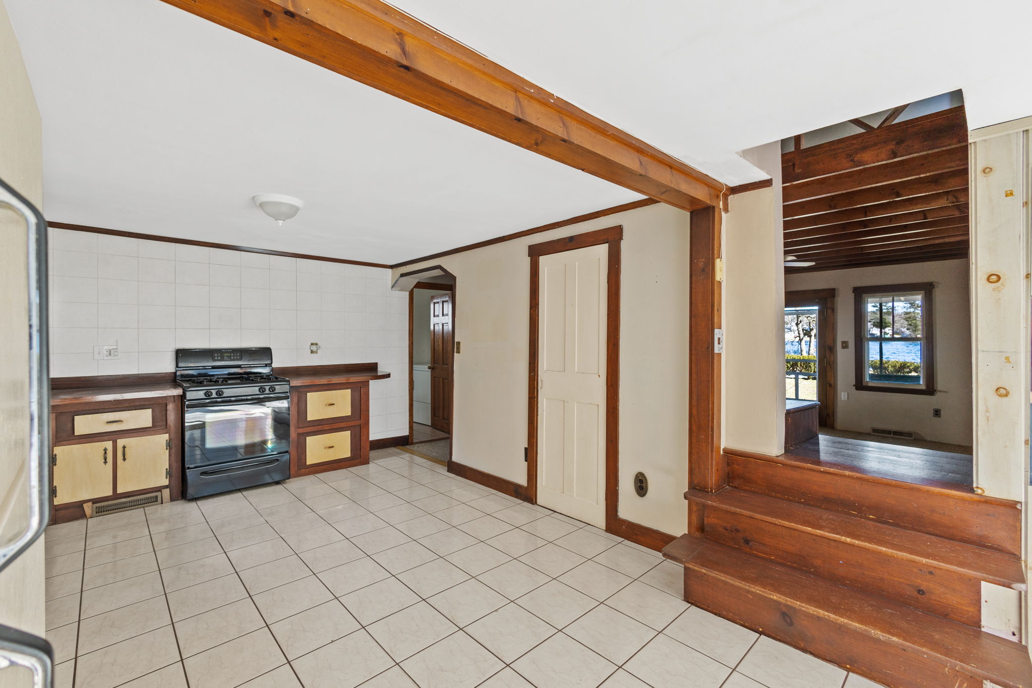 1398 Sassaquin Ave, New Bedford, MA 02745 Rich Ryan Photography