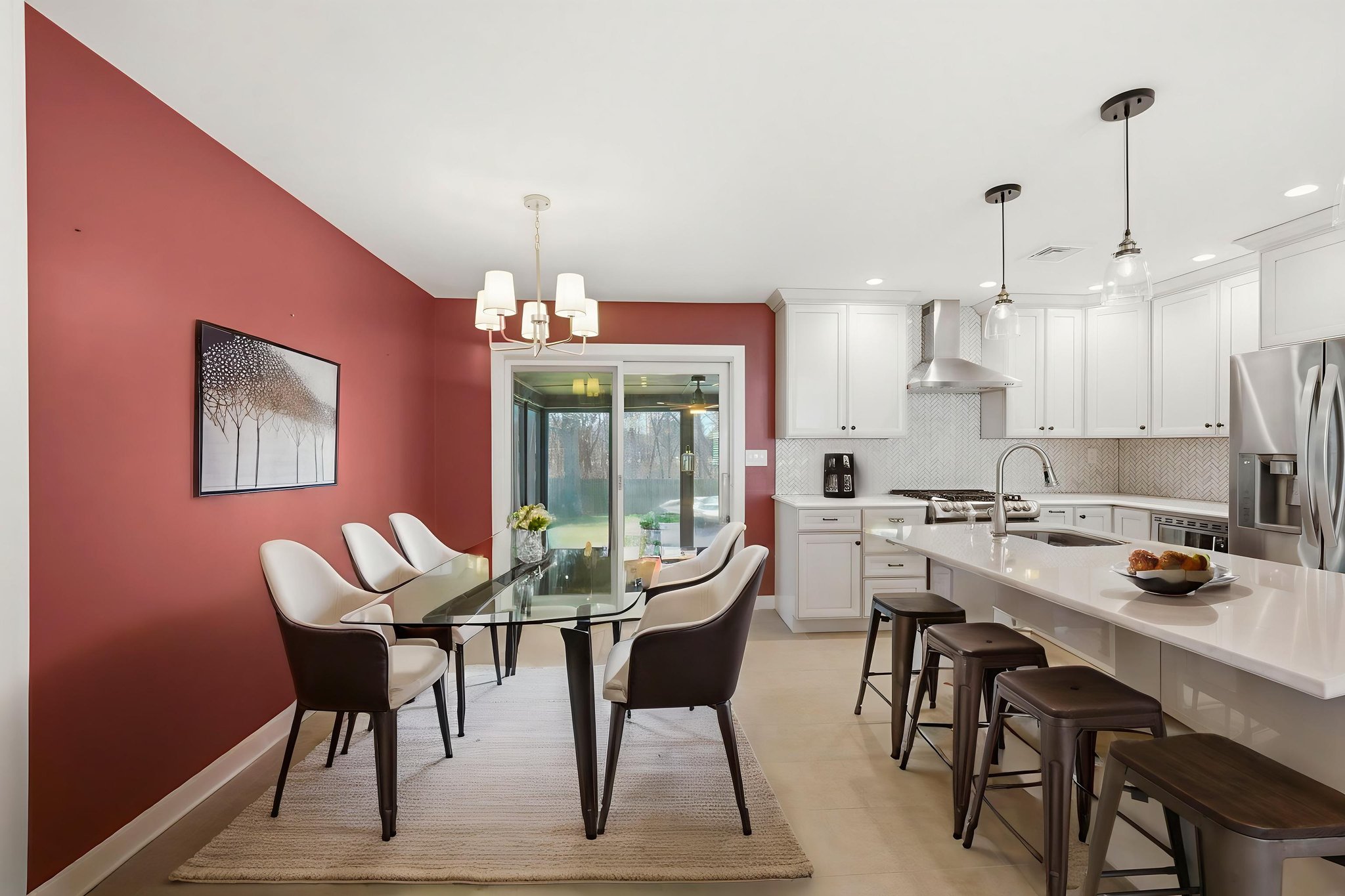 DSC00511 virtually staged.jpeg