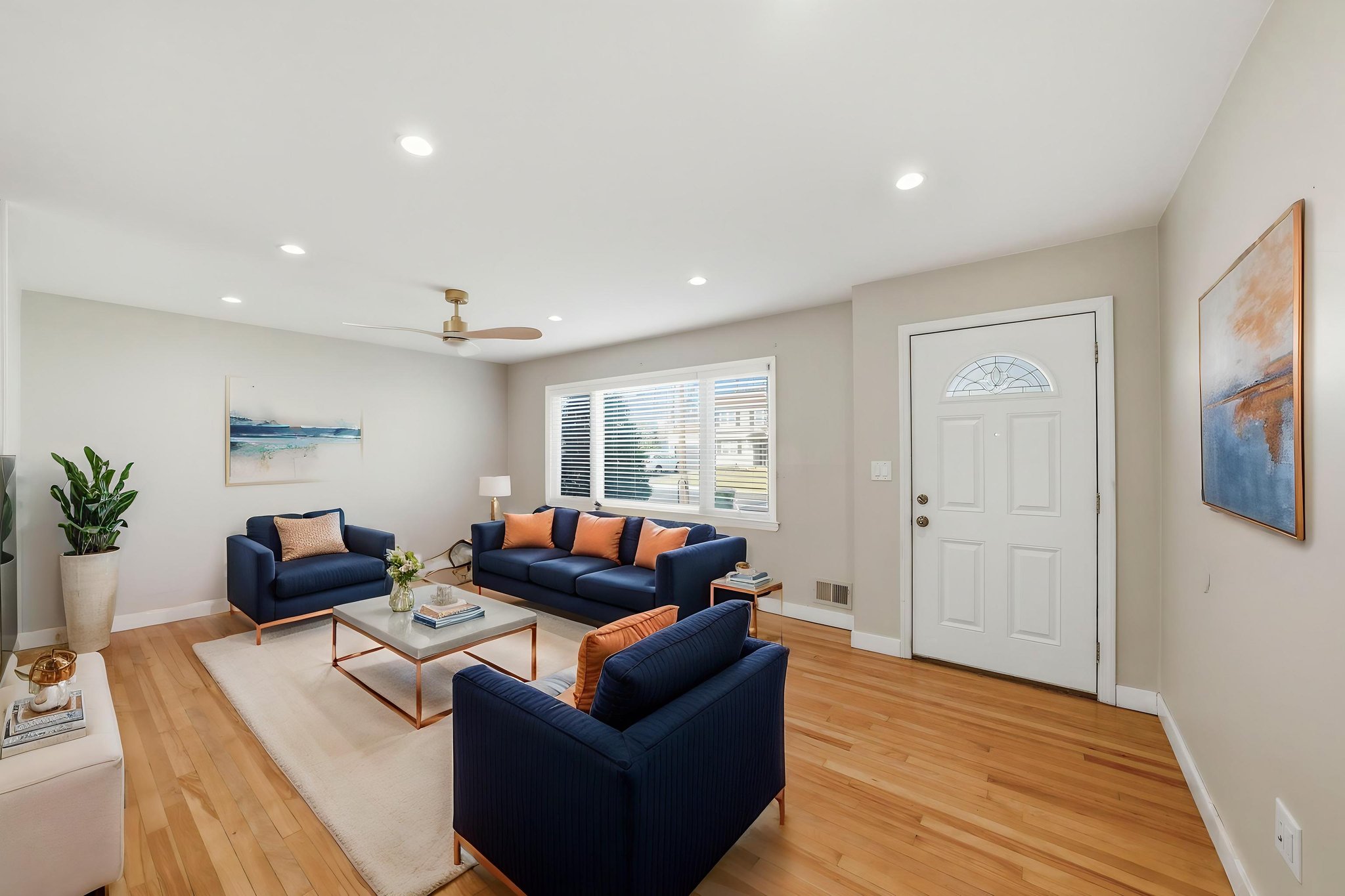 DSC00501 virtually staged.jpeg