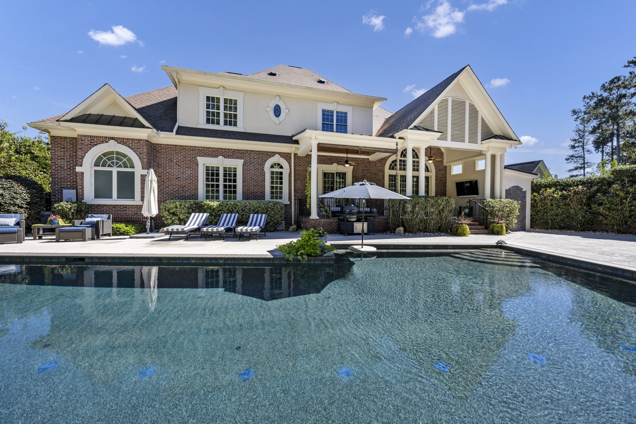 large shallow end perfect for pool parties