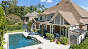 your backyard oasis at a glance!