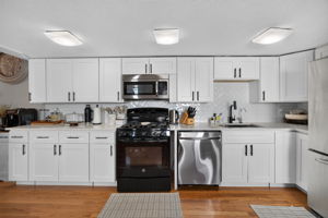14 Bay Rd, Revere, MA 02151, USA Photo 2