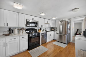14 Bay Rd, Revere, MA 02151, USA Photo 3
