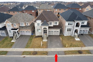 14 Ben Sinclair Ave, East Gwillimbury, ON L0G 1R0, Canada Photo 3
