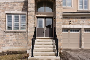 14 Ben Sinclair Ave, East Gwillimbury, ON L0G 1R0, Canada Photo 15