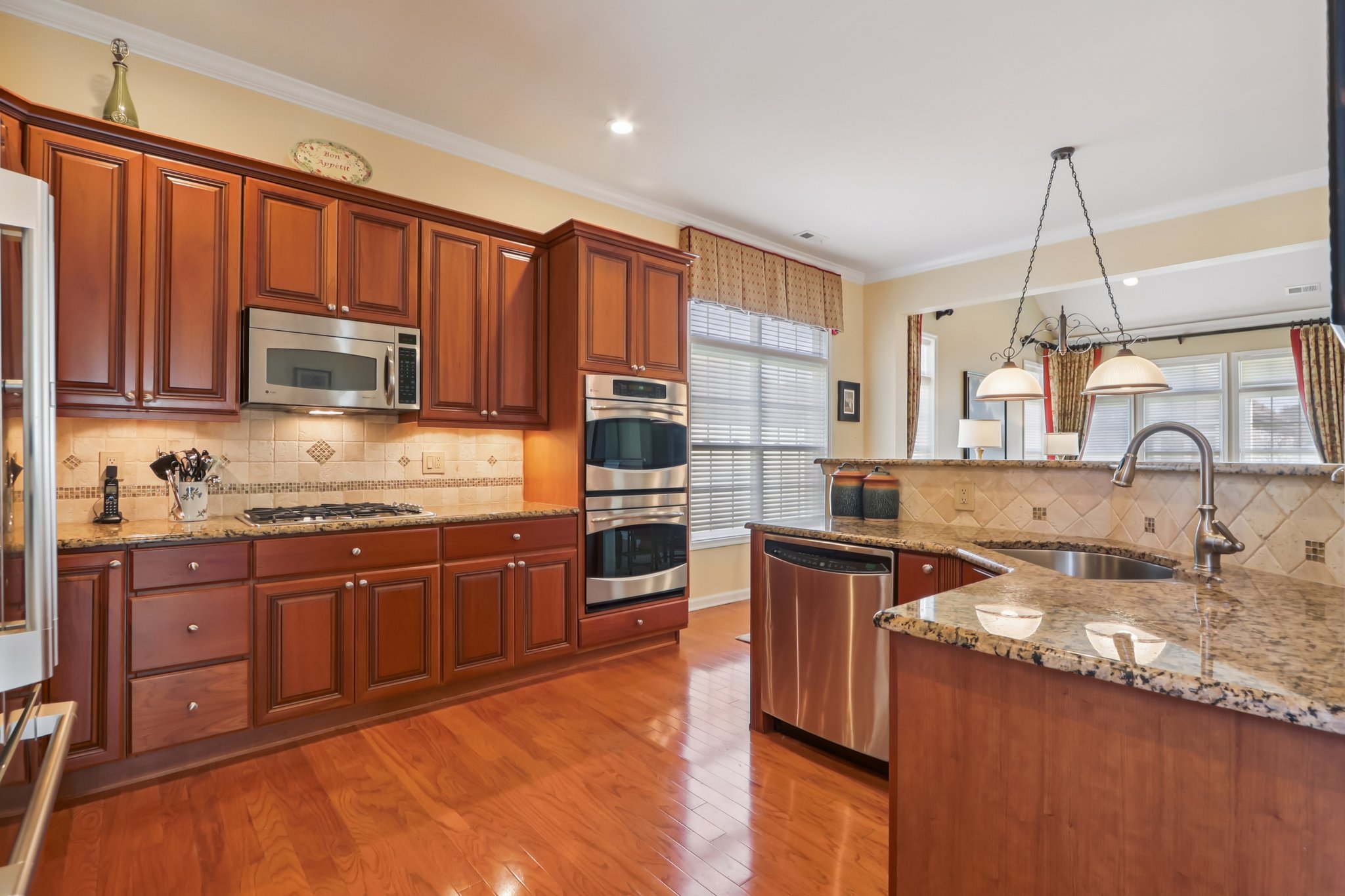 Cobblestone Blvd-S1803-020.jpg