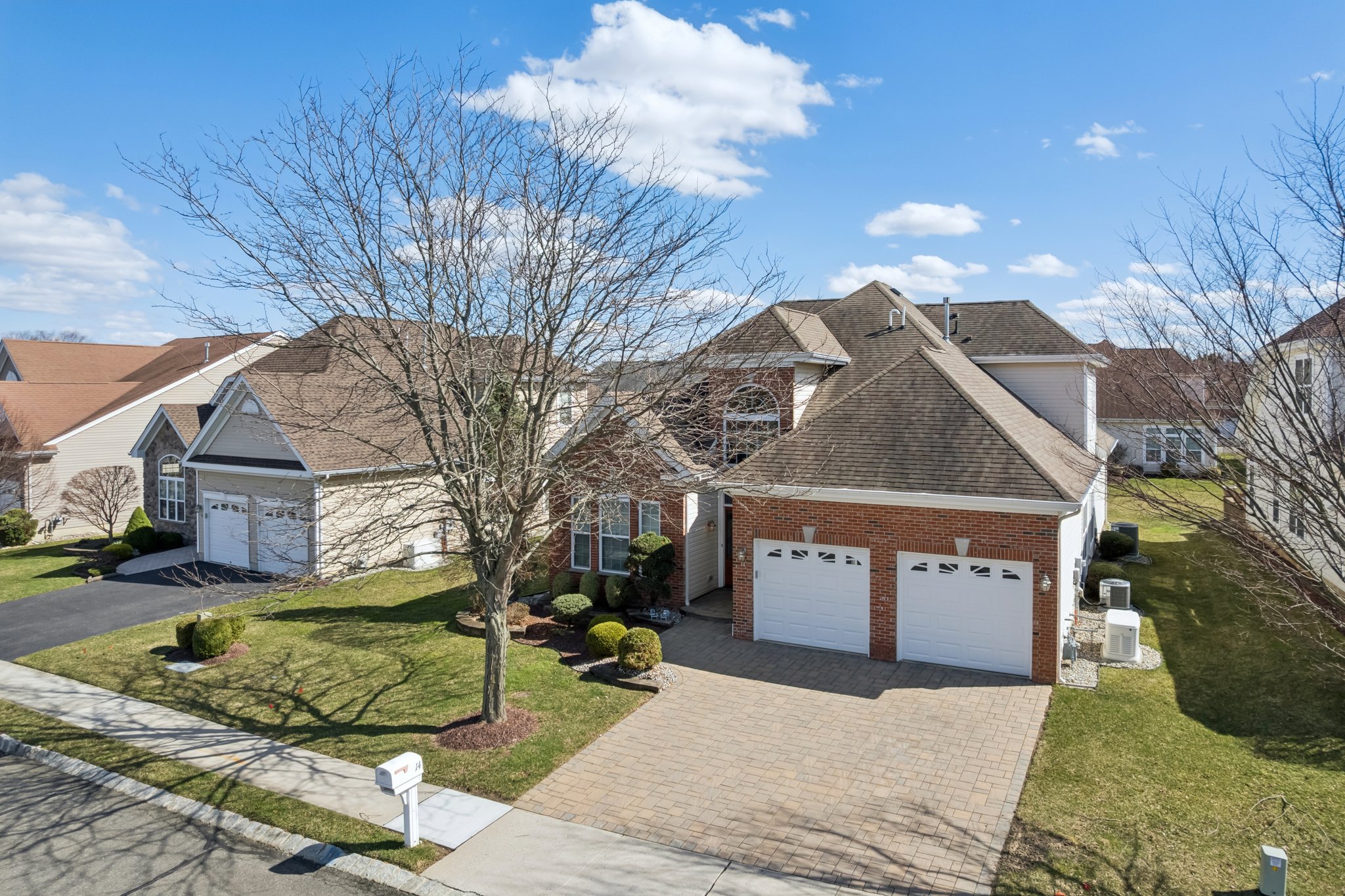 Cobblestone Blvd-S1803-052.jpg