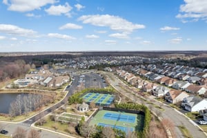 Cobblestone Blvd-S1803-043.jpg