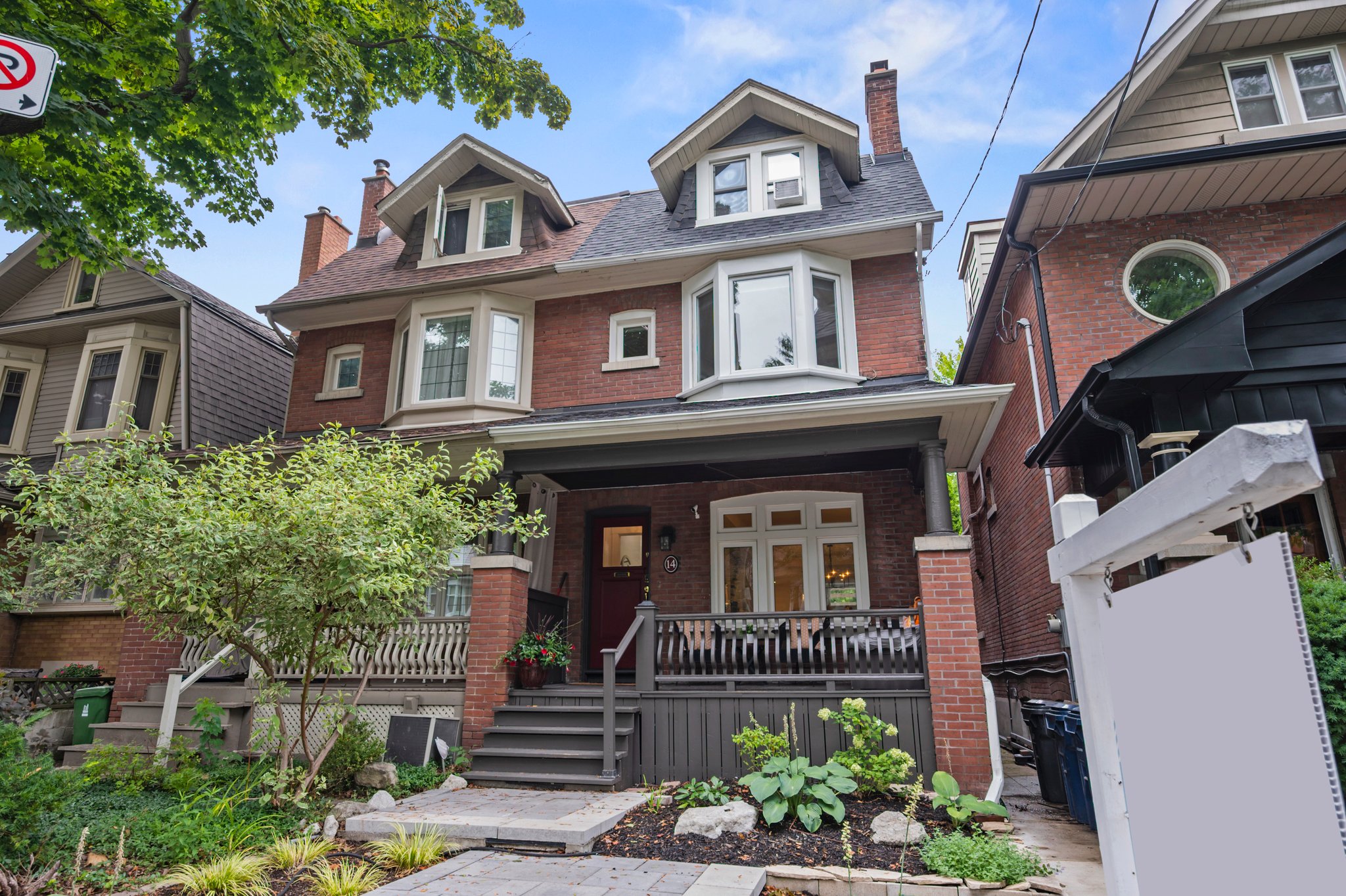 14 Columbine Ave Toronto, ON M4L 1P3