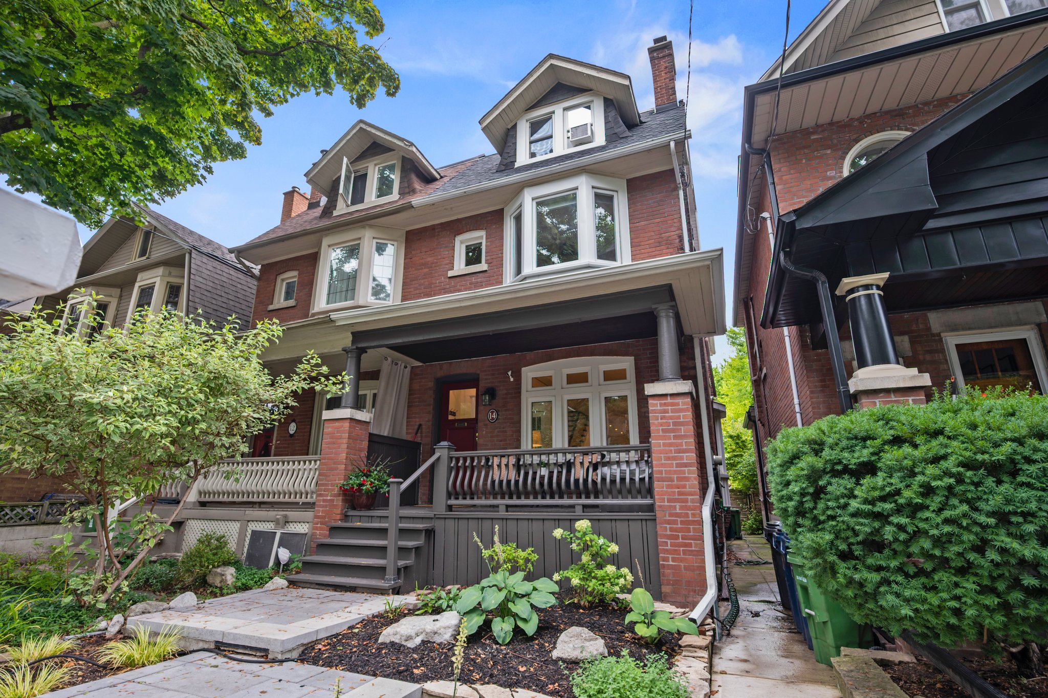 14 Columbine Ave Toronto, ON M4L 1P3