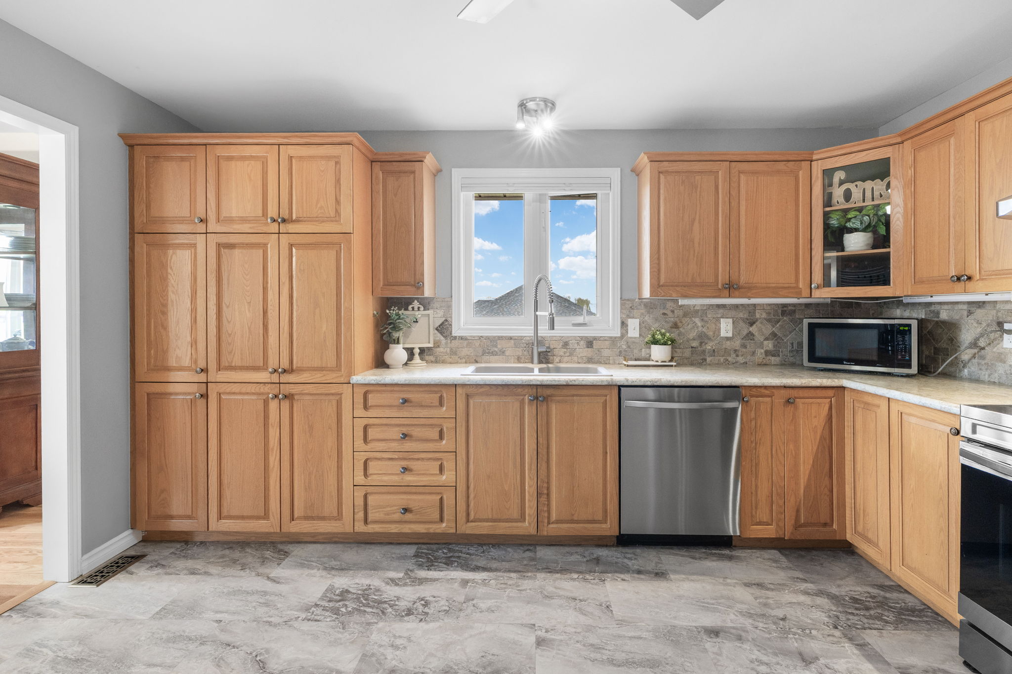  Photo 34