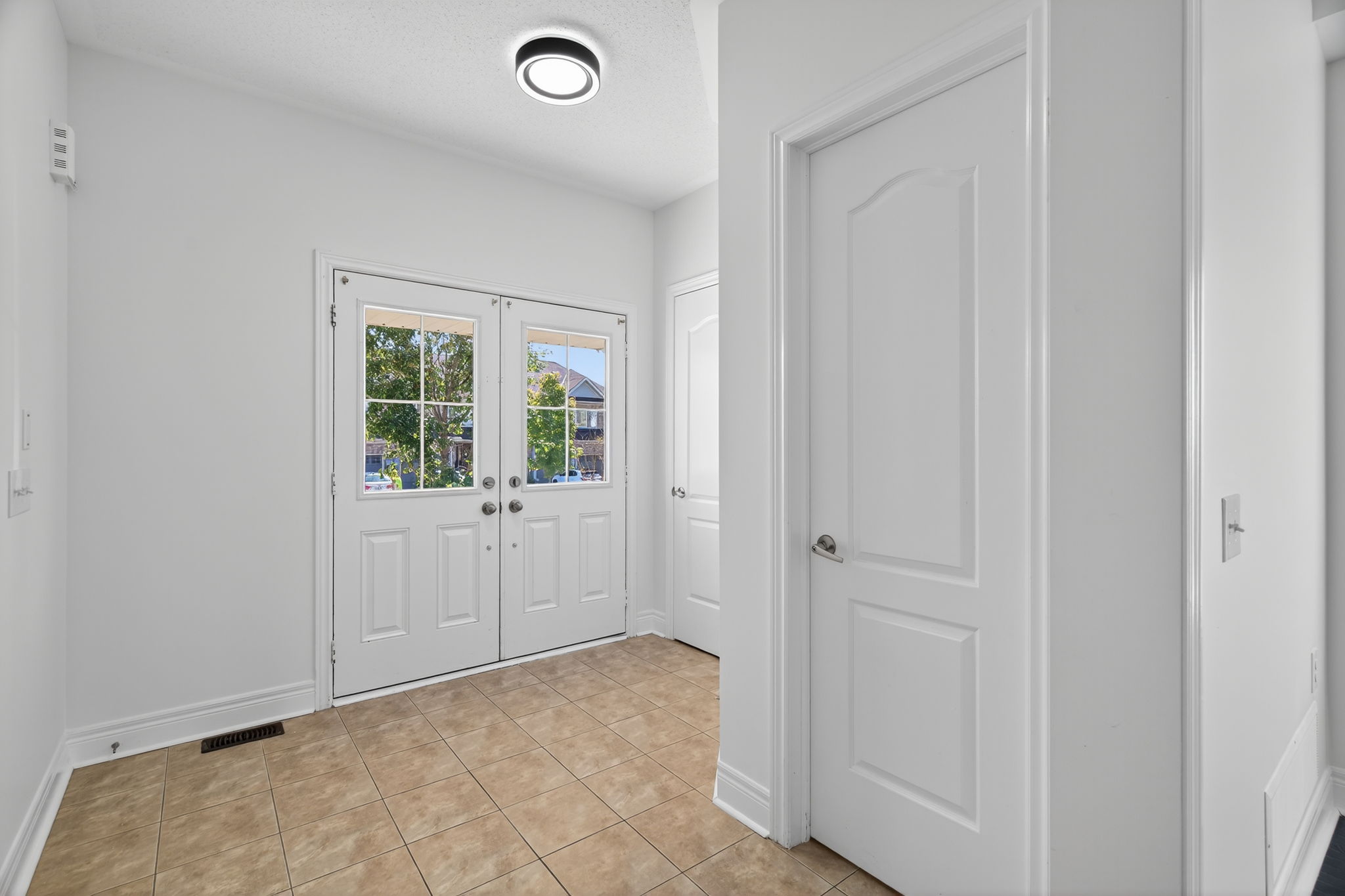14 Dewell Crescent Courtice, ON L1E 0B7