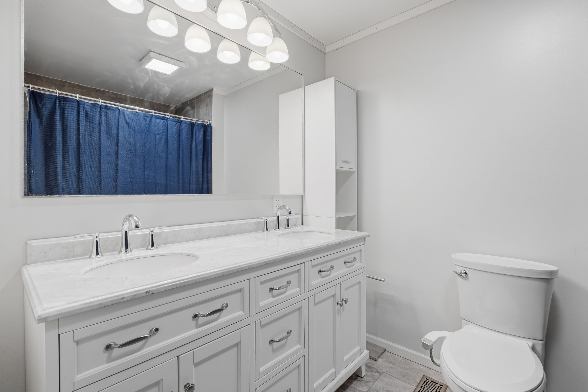 UPDATED Bathroom - 2 Sinks!