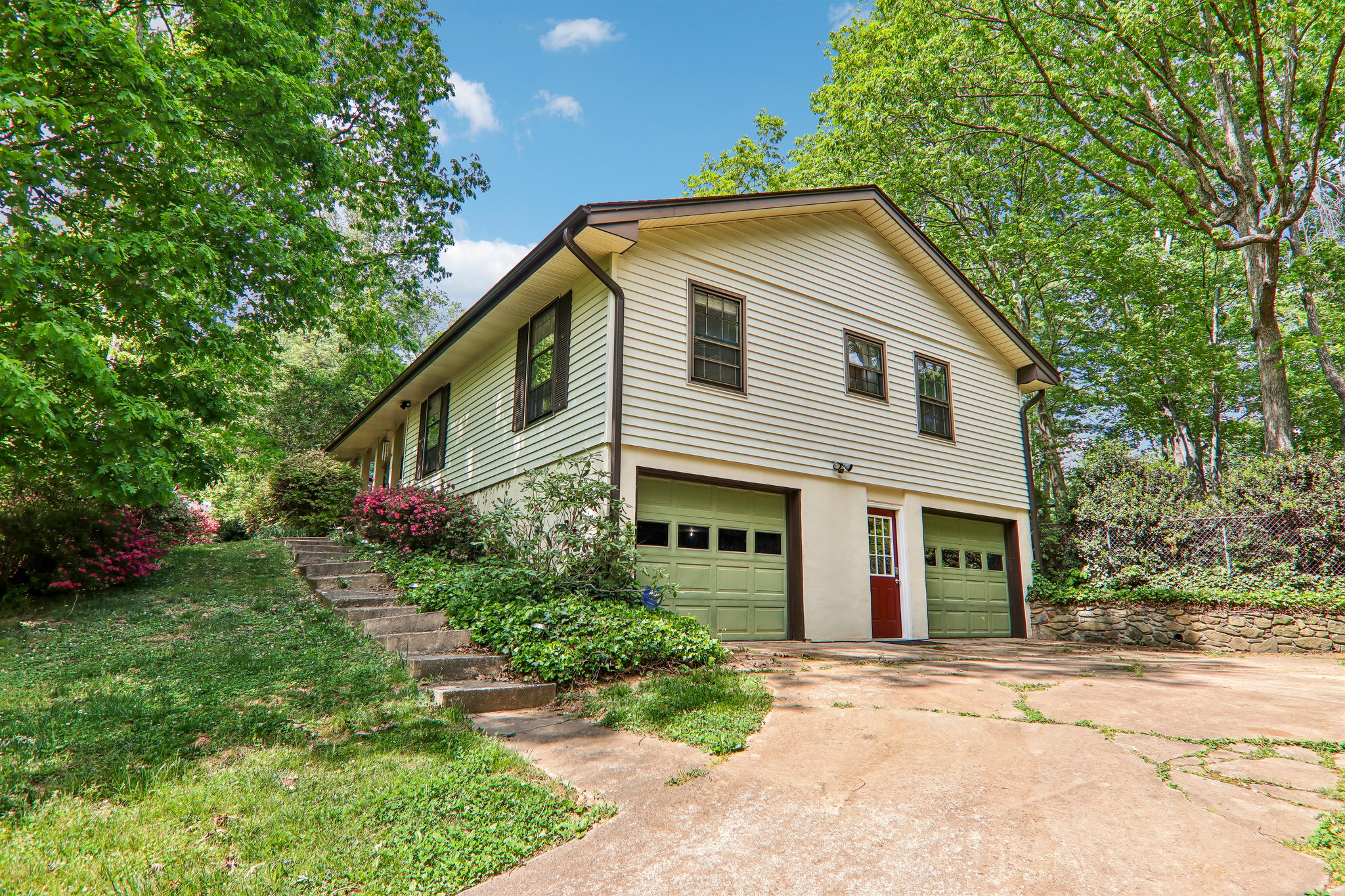 Forest Ridge Dr-S2504-005.jpg