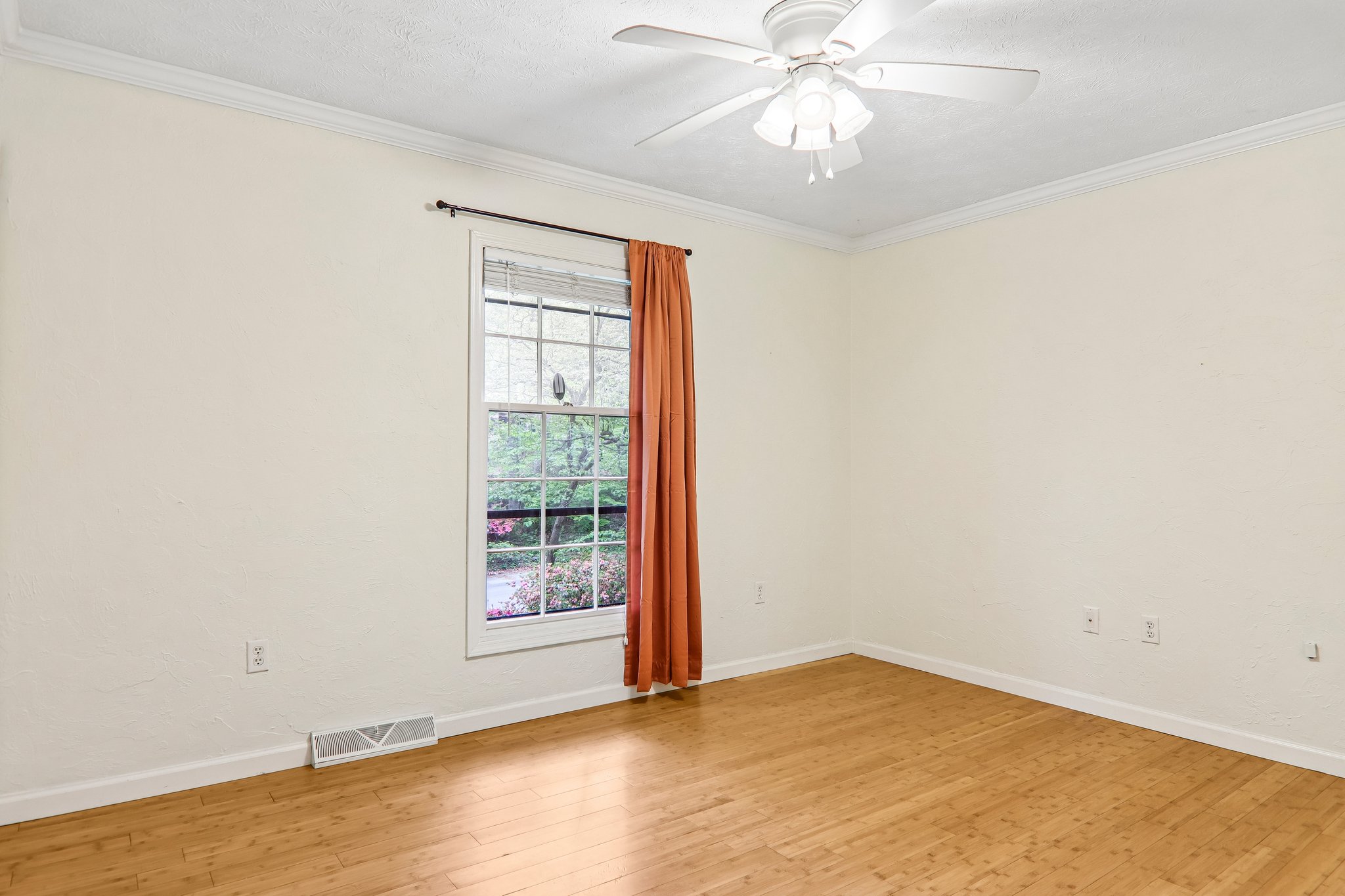 Forest Ridge Dr-S2504-033.jpg