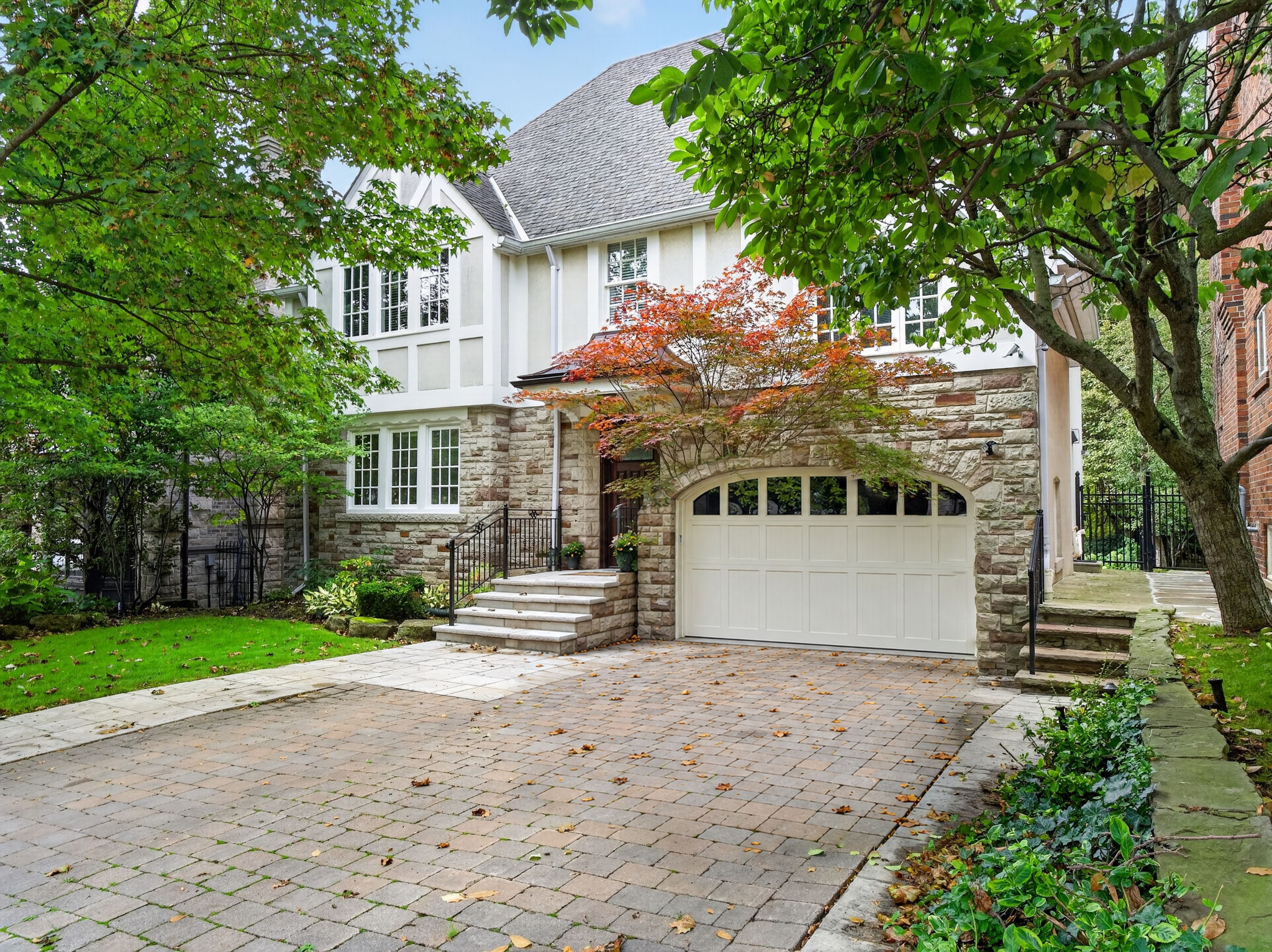 14 Glenayr Rd Toronto, ON M5P 3B8